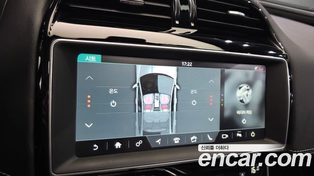 Jaguar XE 2017 — photo 19