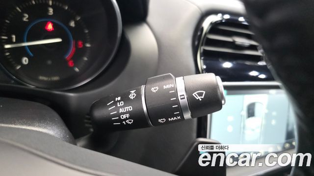 Jaguar XE 2017 — photo 20
