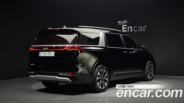 Kia Canival 2023 — photo 2