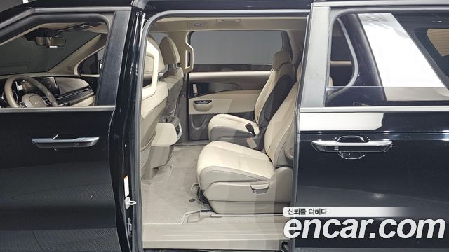 Kia Canival 2023 — photo 18