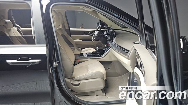 Kia Canival 2023 — photo 16