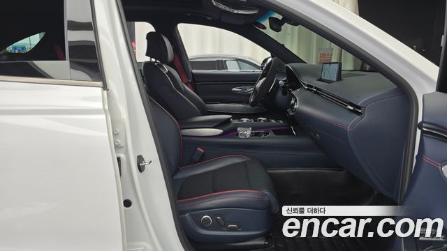 Genesis GV70 2022 — photo 11