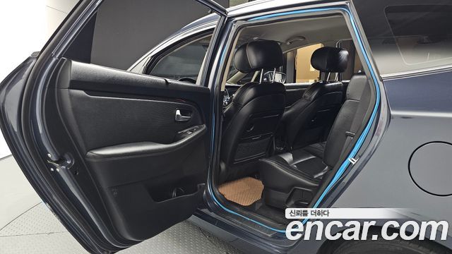 Kia Carens 2015 — photo 17