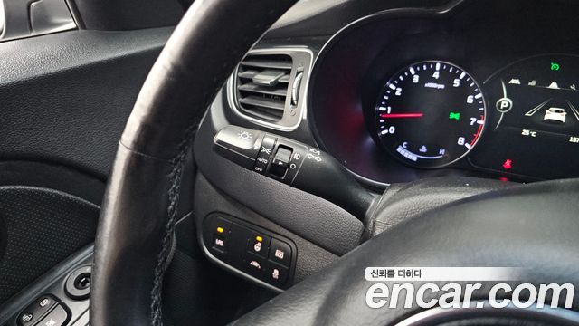 Kia Carens 2015 — photo 25