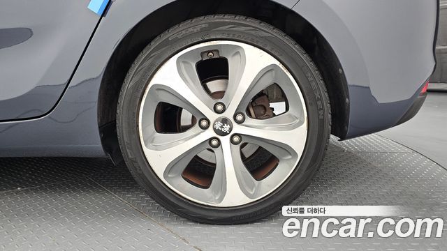 Kia Carens 2015 — photo 7