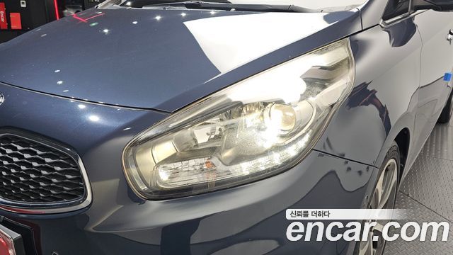 Kia Carens 2015 — photo 8