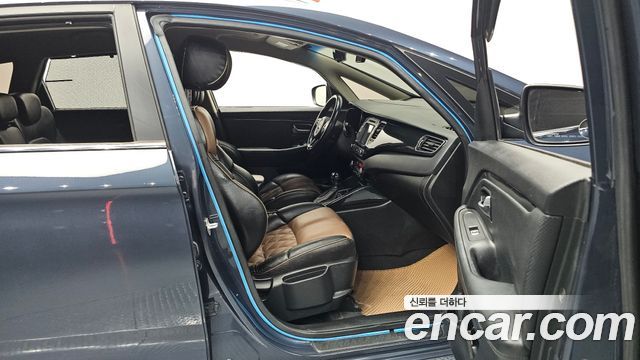 Kia Carens 2015 — photo 16