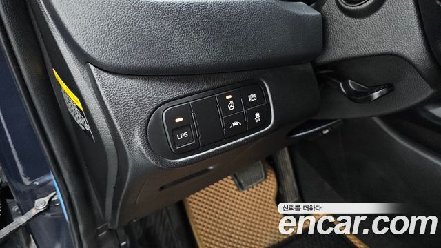 Kia Carens 2015 — photo 28