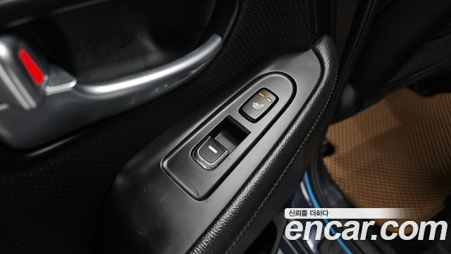 Kia Carens 2015 — photo 29