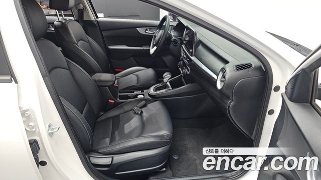 Kia K3 2022 — photo 12