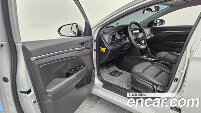 Hyundai AVANTE 2019 — photo 13