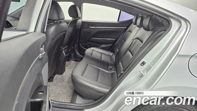 Hyundai AVANTE 2019 — photo 17