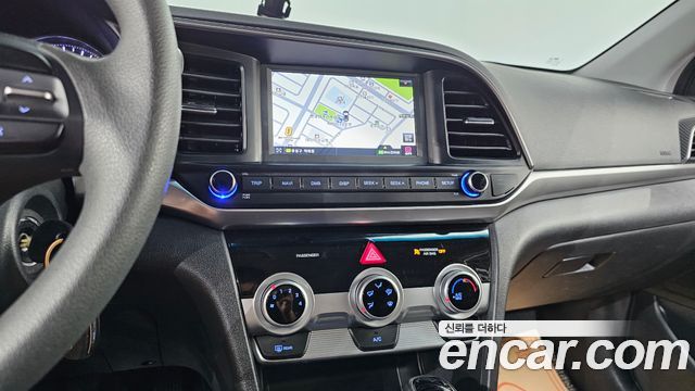 Hyundai AVANTE 2019 — photo 18