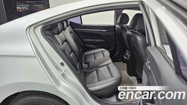 Hyundai AVANTE 2019 — photo 22