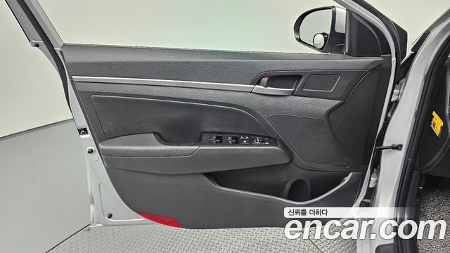 Hyundai AVANTE 2019 — photo 14