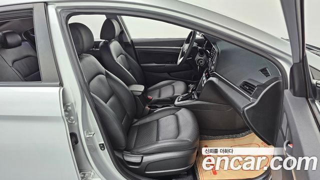 Hyundai AVANTE 2019 — photo 16