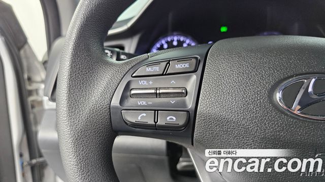 Hyundai AVANTE 2019 — photo 30