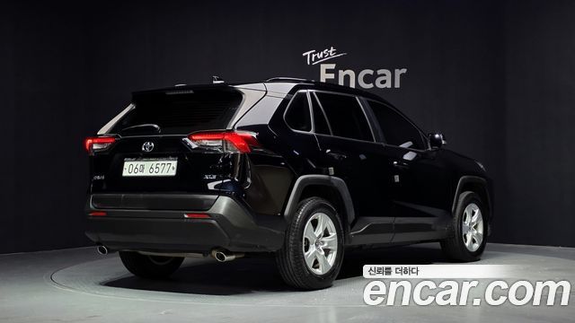 Toyota RAV4 2019 — photo 2