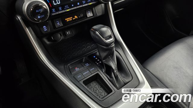 Toyota RAV4 2019 — photo 12