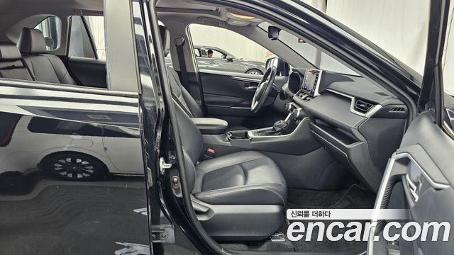 Toyota RAV4 2019 — photo 17