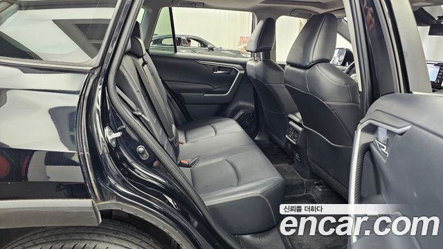 Toyota RAV4 2019 — photo 18