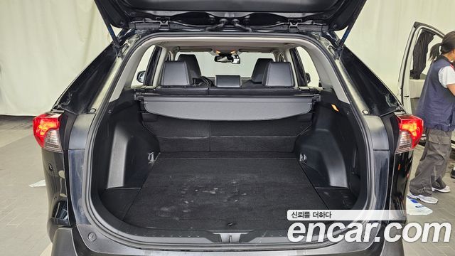 Toyota RAV4 2019 — photo 26