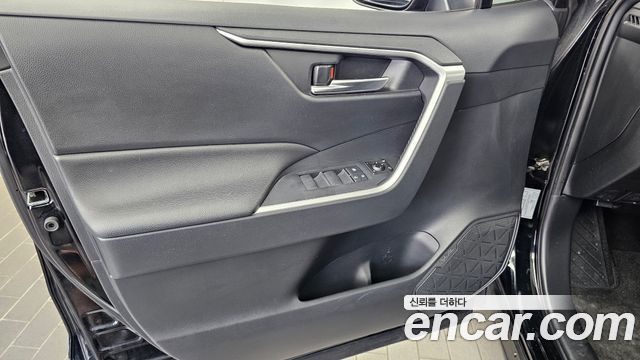 Toyota RAV4 2019 — photo 14