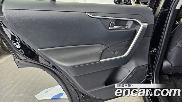 Toyota RAV4 2019 — photo 15