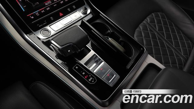 Audi Q8 2022 — photo 12