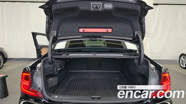 Volvo S90 2017 — photo 20