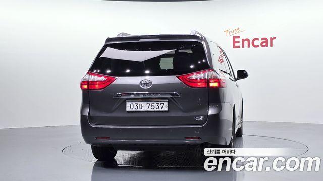 Toyota Sienna 2018 — photo 4
