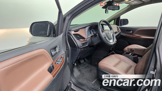 Toyota Sienna 2018 — photo 13
