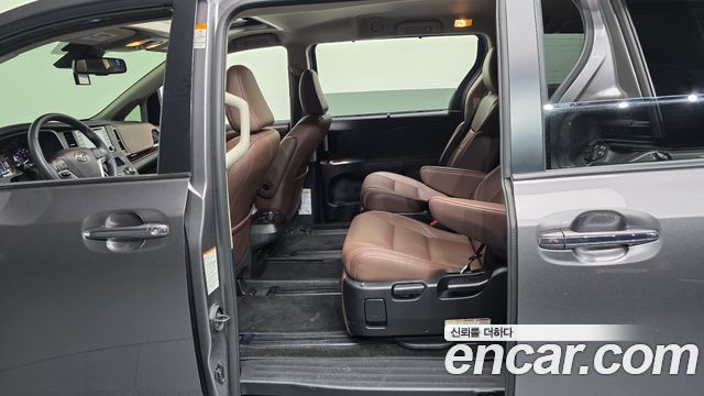 Toyota Sienna 2018 — photo 18