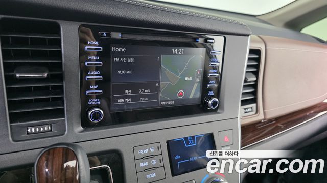 Toyota Sienna 2018 — photo 20