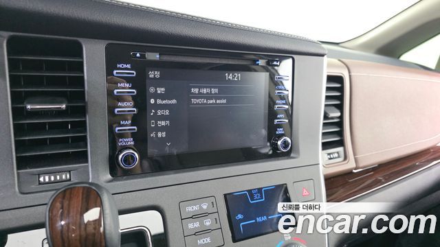 Toyota Sienna 2018 — photo 21