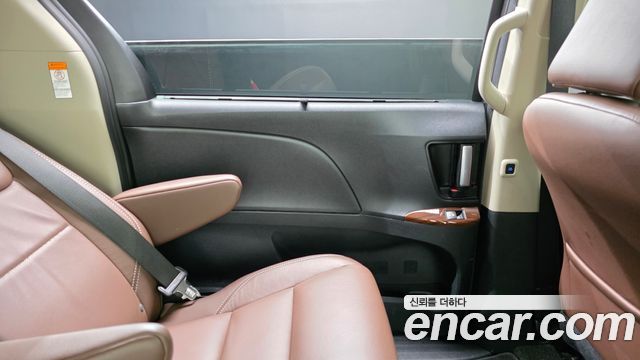 Toyota Sienna 2018 — photo 15