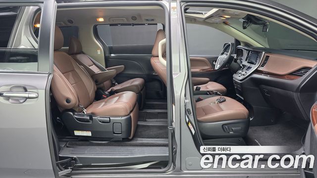 Toyota Sienna 2018 — photo 16