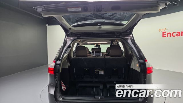 Toyota Sienna 2018 — photo 33