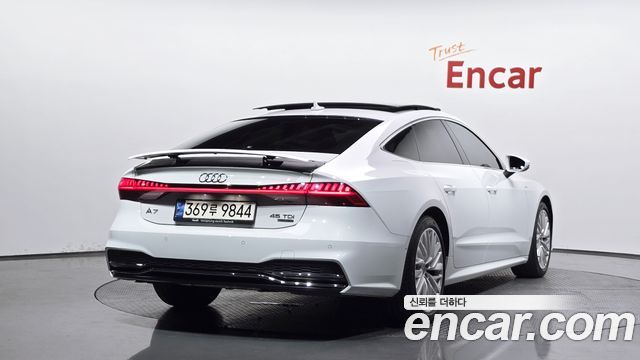 Audi A7 2021 — photo 2