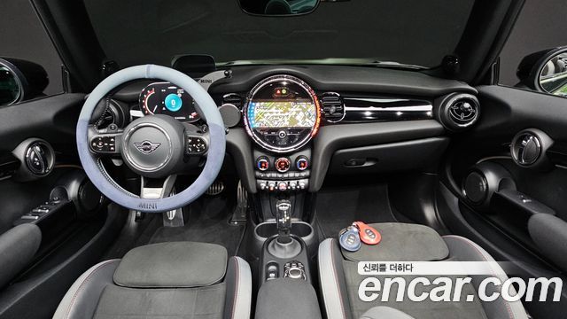 Mini Cooper Convertible 2024 — photo 10