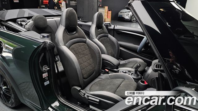 Mini Cooper Convertible 2024 — photo 13