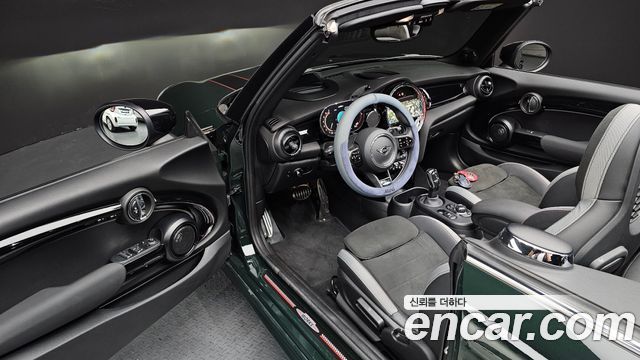 Mini Cooper Convertible 2024 — photo 17