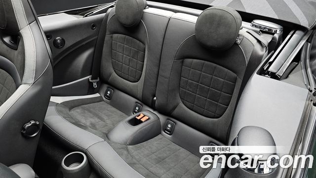 Mini Cooper Convertible 2024 — photo 18