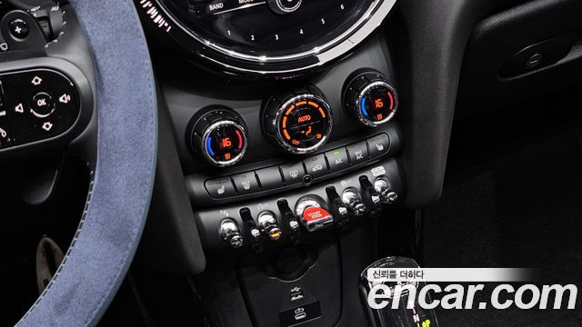 Mini Cooper Convertible 2024 — photo 23