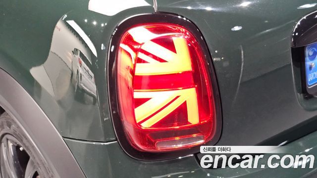 Mini Cooper Convertible 2024 — photo 9