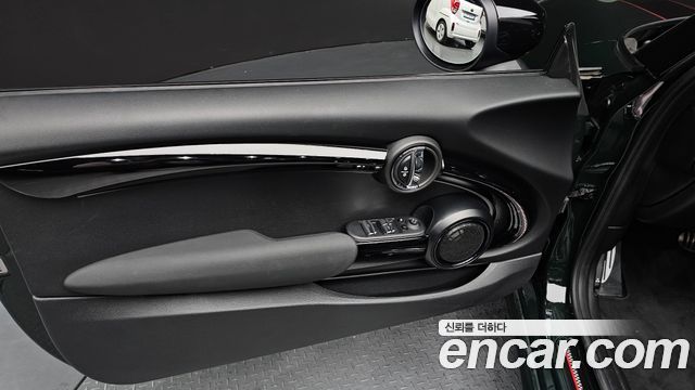 Mini Cooper Convertible 2024 — photo 14