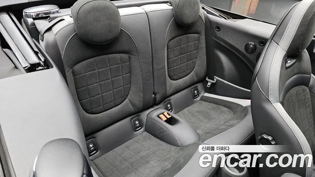 Mini Cooper Convertible 2024 — photo 16