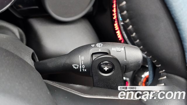 Mini Cooper Convertible 2024 — photo 28