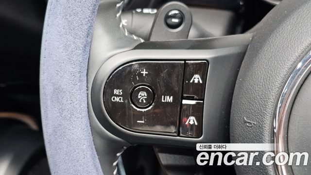Mini Cooper Convertible 2024 — photo 29