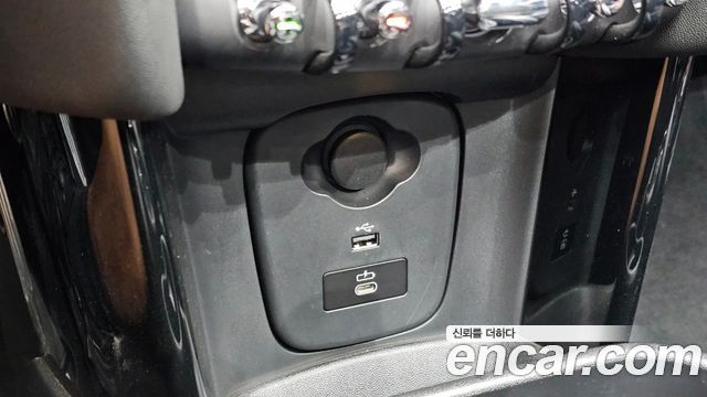 Mini Cooper Convertible 2024 — photo 30